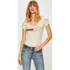 Pepe Jeans - Top Susana. Pomarańczowe topy damskie marki Pepe Jeans, s, z nadrukiem, z bawełny, z okrągłym kołnierzem. Za 119,90 zł.