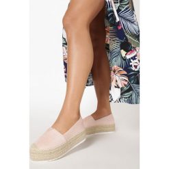 Różowe Espadryle Dalvik. Różowe espadryle damskie Born2be, bez wzorów, bez obcasa. W wyprzedaży za 89,99 zł.