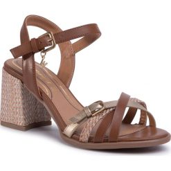 Sandały WRANGLER - Tropicana Holly WL01582A Cuoio 068. Pomarańczowe klapki damskie Wrangler, bez wzorów, ze skóry ekologicznej, bez obcasa, na obcasie. W wyprzedaży za 219,00 zł.