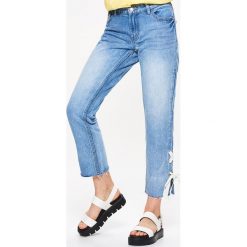 Jeansy cigarette fit - Niebieski. Niebieskie chinosy damskie marki Cropp. W wyprzedaży za 59,99 zł.