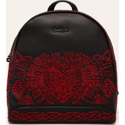 Desigual - Plecak. Czarne plecaki damskie Desigual, w paski, z poliesteru. W wyprzedaży za 239,90 zł.