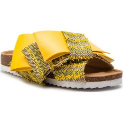 Klapki COLORS OF CALIFORNIA - HC.BIO029 Yel. Żółte klapki damskie z aplikacjami, z materiału. W wyprzedaży za 179,00 zł.