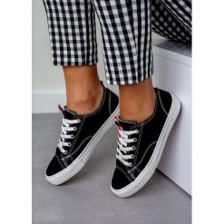 Czarne trampki sznurowane casu 20p2/b. Czarne trampki dziewczęce Casu, bez wzorów, z materiału, na sznurówki. Za 39,99 zł.