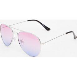 Dwukolorowe okulary przeciwsłoneczne typu aviator. Fioletowe okulary przeciwsłoneczne damskie Pull&Bear. Za 49,90 zł.