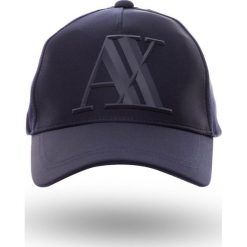 Granatowa czapka z daszkiem i aplikacją marki. Niebieskie czapki męskie Armani Exchange, w paski. Za 219,00 zł.