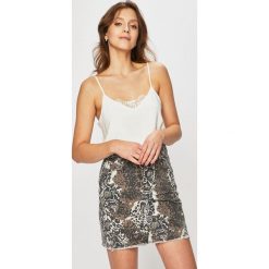 Haily's - Top. Białe bluzki damskie Haily's, s, bez wzorów, z wiskozy, bez kołnierzyka. W wyprzedaży za 39,90 zł.