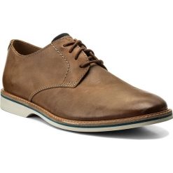 Półbuty CLARKS - Atticus Lace 261318247 Tan Leather. Pomarańczowe buty wizytowe męskie Clarks, na co dzień, bez wzorów, ze skóry, bez zapięcia. Za 429,00 zł.