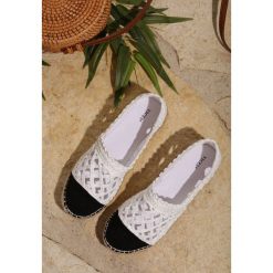 Białe Espadryle Marimba. Białe espadryle damskie Renee, bez wzorów, bez obcasa, na płaskiej podeszwie. Za 99,99 zł.