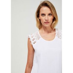 Koszula z ozdobnym haftem. Białe koszule damskie Moodo, xl, z haftami, z wiskozy, bez kołnierzyka, bez rękawów. Za 69,99 zł.