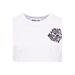 McQ Alexander McQueen BOYFRIEND Tshirt z nadrukiem optic white. Czarne bluzki damskie marki McQ Alexander McQueen, xs, z nadrukiem, z elastanu, bez kołnierzyka, bez rękawów. Za 549,00 zł.