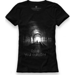 T-shirt damski UNDERWORLD Follow your curiosity. Czarne koszulki damskie Underworld, xl, z bawełny. Za 69,99 zł.