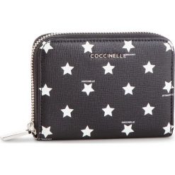 Duży Portfel Damski COCCINELLE - DW2 Mettallic Star Print E2 DW2 11 02 01 Multic/Noir M25. Czarne portfele damskie marki Coccinelle. Za 499,90 zł.