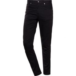 J.LINDEBERG DAMIEN Jeansy Slim Fit black. Czarne jeansy męskie marki J.LINDEBERG, m, bez wzorów. Za 419,00 zł.