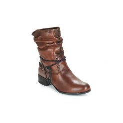 Botki Casual Attitude JETTER. Pomarańczowe botki damskie Casual Attitude, casualowe, bez obcasa, bez zapięcia. W wyprzedaży za 300,30 zł.