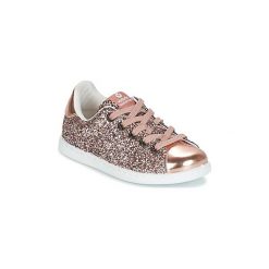 Buty Dziecko Victoria DEPORTIVO GLITTER KID. Różowe trampki dziewczęce Victoria, bez wzorów, bez zapięcia. Za 289,00 zł.