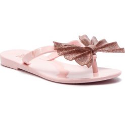 Japonki MELISSA - Mel Harmonic Bow Vi Inf 32446 Pink/Glitter Multicolor 52848. Różowe sandały dziewczęce Melissa, z tworzywa sztucznego, bez zapięcia. W wyprzedaży za 149,00 zł.