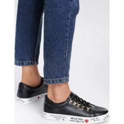 Czarne Buty Sportowe Surrender. Czarne buty sportowe damskie Renee. Za 59,99 zł.