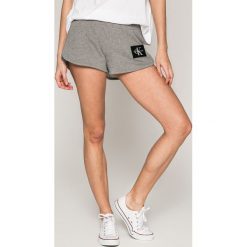 Calvin Klein Jeans - Szorty. Szare szorty jeansowe damskie marki Calvin Klein Jeans, s, casualowe. W wyprzedaży za 179,90 zł.