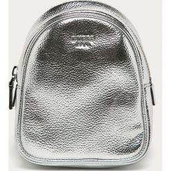 Guess Jeans - Plecak. Szare plecaki damskie Guess Jeans, z aplikacjami, z bawełny, eleganckie. Za 399,90 zł.