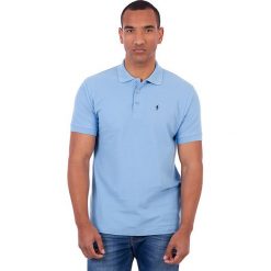 Koszulka polo w kolorze błękitnym. Niebieskie koszulki męskie Polo Club Men, xl, z haftami, z bawełny, polo, bez rękawów. W wyprzedaży za 82,95 zł.