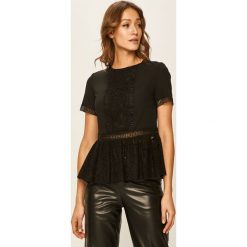 Trussardi Jeans - Bluzka. Czarne bluzki damskie Trussardi Jeans, na co dzień, w koronkowe wzory, z elastanu, z okrągłym kołnierzem, z krótkim rękawem. Za 729,90 zł.