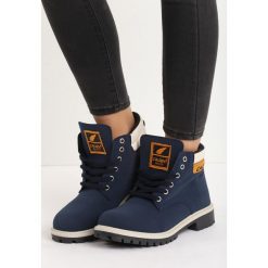 Granatowe Traperki Old Books. Czarne buty zimowe damskie Born2be, z tworzywa sztucznego, na obcasie. Za 79,99 zł.