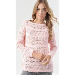 Jasnoróżowy Sweter Peticea. Różowe swetry damskie Born2be, uniwersalny, bez wzorów, bez rękawów, bez kaptura. Za 99,99 zł.