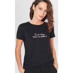 Koszulka REPREVE® Mohito Cares - Czarny. Czarne koszulki damskie Mohito, s, bez wzorów, bez kołnierzyka, bez rękawów. Za 49,99 zł.