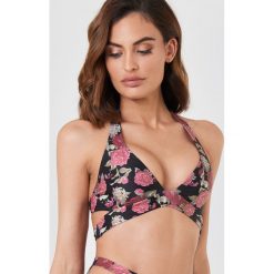 Stroje dwuczęściowe damskie: NA-KD Swimwear Góra bikini z wycięciami – Multicolor