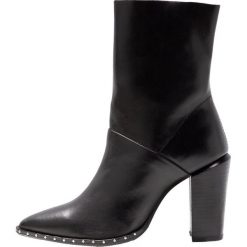 Bronx Botki na obcasie black. Czarne botki damskie na obcasie marki Bronx, z materiału. Za 609,00 zł.