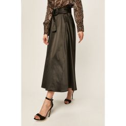 Answear - Spódnica. Czarne spódniczki damskie ANSWEAR, na co dzień, s, w paski, z elastanu, casualowe, midi, rozkloszowane. W wyprzedaży za 119,90 zł.