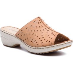 Klapki CAPRICE - 9-27351-22 Camel Nubuc 312. Pomarańczowe klapki damskie Caprice, bez wzorów, ze skóry, bez obcasa, na obcasie. W wyprzedaży za 189,00 zł.
