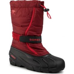 Śniegowce SOREL - Youth Flurry NY1965 Red Jasper/Mountain Red 664. Czerwone kozaki damskie Sorel, z gumy, bez obcasa, bez zapięcia. W wyprzedaży za 219,00 zł.