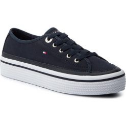 Tenisówki TOMMY HILFIGER - Corporate Flatform Sneaker FW0FW04259 Midnight 403. Niebieskie półbuty damskie TOMMY HILFIGER, bez wzorów, z gumy, bez zapięcia. W wyprzedaży za 219,00 zł.