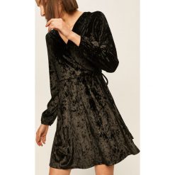 Answear - Sukienka. Czarne sukienki damskie ANSWEAR, na co dzień, s, bez wzorów, z elastanu, casualowe, bez kołnierzyka, z długim rękawem, długie, mini, rozkloszowane. W wyprzedaży za 59,90 zł.