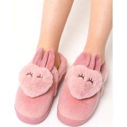 Różowe Kapcie Hearty Hare. Czerwone kapcie damskie Born2be, z materiału. Za 34,99 zł.