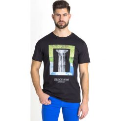 T-SHIRT VERSACE JEANS. Czarne t-shirty męskie xxl, z nadrukiem, z bawełny, z okrągłym kołnierzem. Za 255,00 zł.
