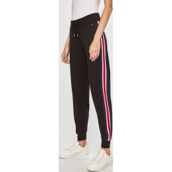 Tommy Hilfiger - Spodnie. Czarne spodnie dresowe damskie TOMMY HILFIGER, s, z bawełny. W wyprzedaży za 429,90 zł.