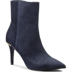 Botki GINO ROSSI - Savona DBG502-L11-4900-5700-0 Niebieski 59. Szare buty zimowe damskie marki Gino Rossi, w paski, z materiału, małe. W wyprzedaży za 309,00 zł.