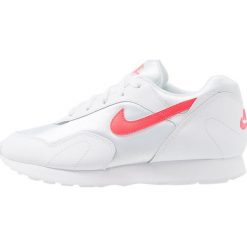 Nike Sportswear OUTBURST Sneakersy niskie white/pure platinum. Białe trampki i tenisówki damskie Nike Sportswear, bez wzorów, ze skóry, bez zapięcia. Za 379,00 zł.