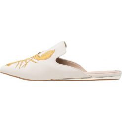 Chodaki damskie: Kurt Geiger OTTER Klapki bone