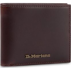 Duży Portfel Męski DR. MARTENS - Fold Wallet AC718230 Charro Brando. Pomarańczowe portfele męskie Dr. Martens, bez wzorów, ze skóry. W wyprzedaży za 199,00 zł.