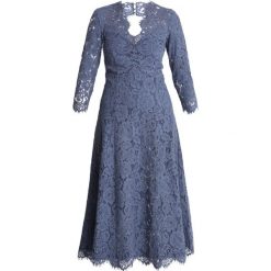IVY & OAK OPEN BACK FLARED Sukienka koktajlowa vintage blue. Niebieskie sukienki damskie marki IVY & OAK, bez wzorów, z bawełny, vintage, bez kołnierzyka, bez rękawów. Za 719,00 zł.