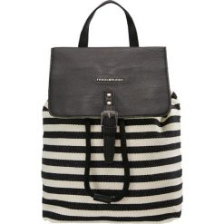 FREDsBRUDER PACK ME Plecak black/white. Czarne plecaki damskie marki FREDsBRUDER. Za 499,00 zł.