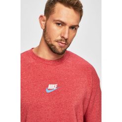 Nike Sportswear - Bluza. Czerwone bluzy męskie Nike Sportswear, s, z aplikacjami, z bawełny, z kapturem, bez rękawów, bez kaptura. W wyprzedaży za 179,90 zł.