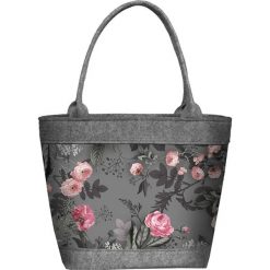 Torebka "Polo" w kolorze szarym ze wzorem - (S)28 x (W)28 x (G)10 cm. Szare torebki klasyczne damskie Bertoni, z materiału. W wyprzedaży za 59,95 zł.