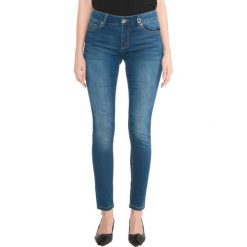 Versace Jeans Dżinsy Niebieski. Niebieskie jeansy damskie Versace Jeans, z aplikacjami, z elastanu. Za 852,95 zł.