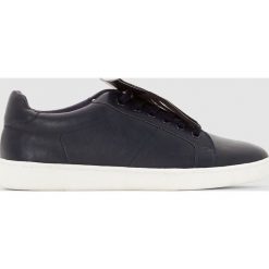 Trampki damskie slip on: Trampki z frędzlami