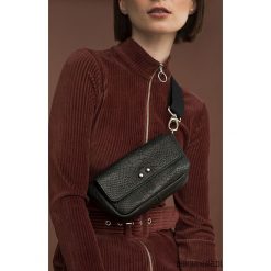 Nerka skórzana Sugar Love, torba mała skórzana. Brązowe torebki klasyczne damskie Pakamera, w kropki, ze skóry, małe. Za 340,00 zł.