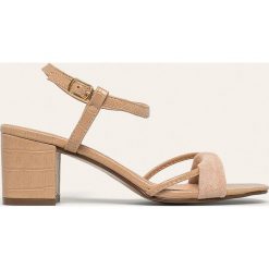 Answear - Sandały Ideal Shoes. Brązowe sandały damskie ANSWEAR, bez wzorów, ze skóry ekologicznej, bez obcasa, na obcasie, na klamry. W wyprzedaży za 69,90 zł.